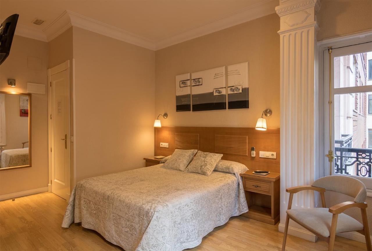 Hostal Santillan Madrid Kültér fotó