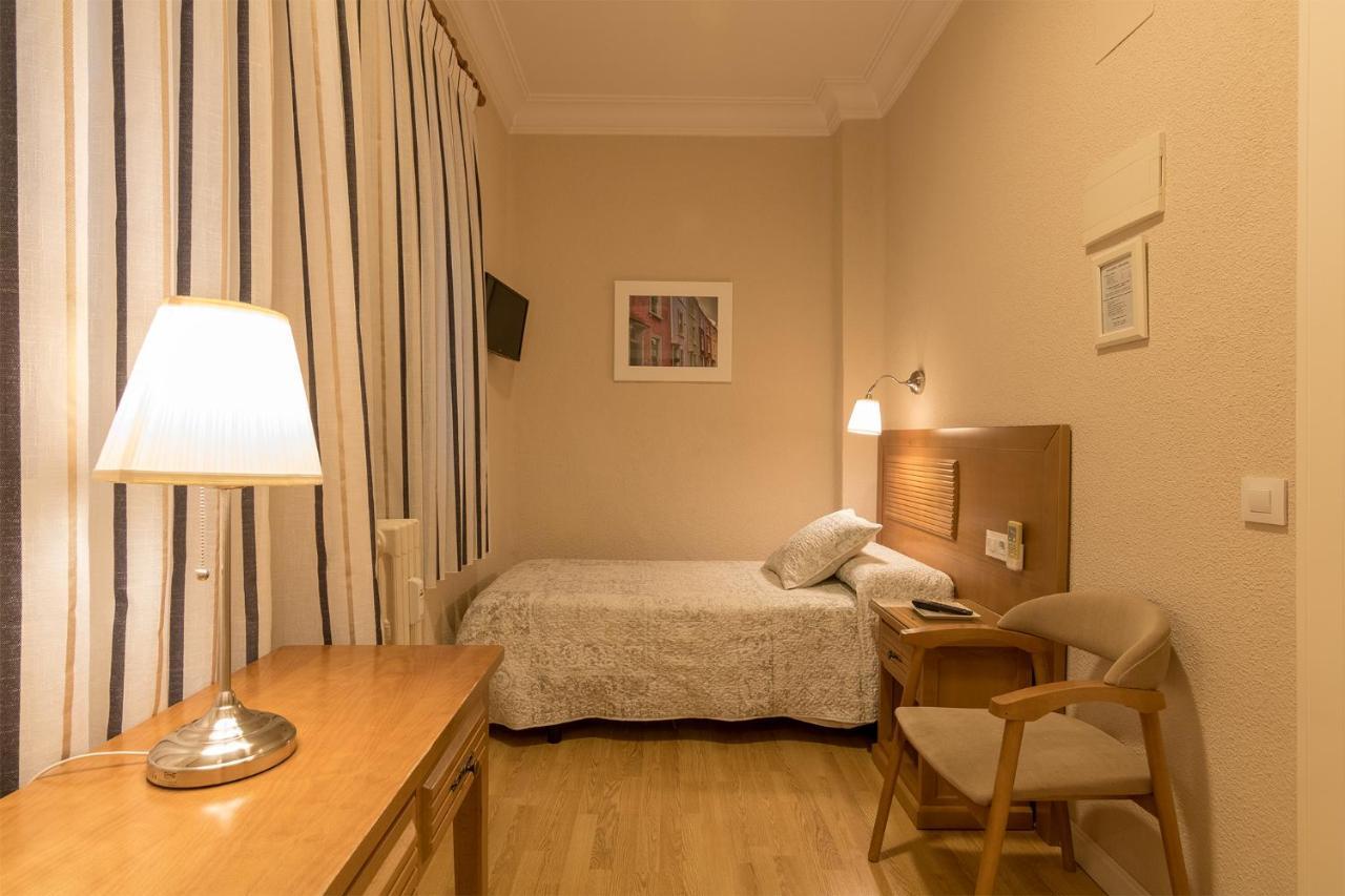 Hostal Santillan Madrid Kültér fotó
