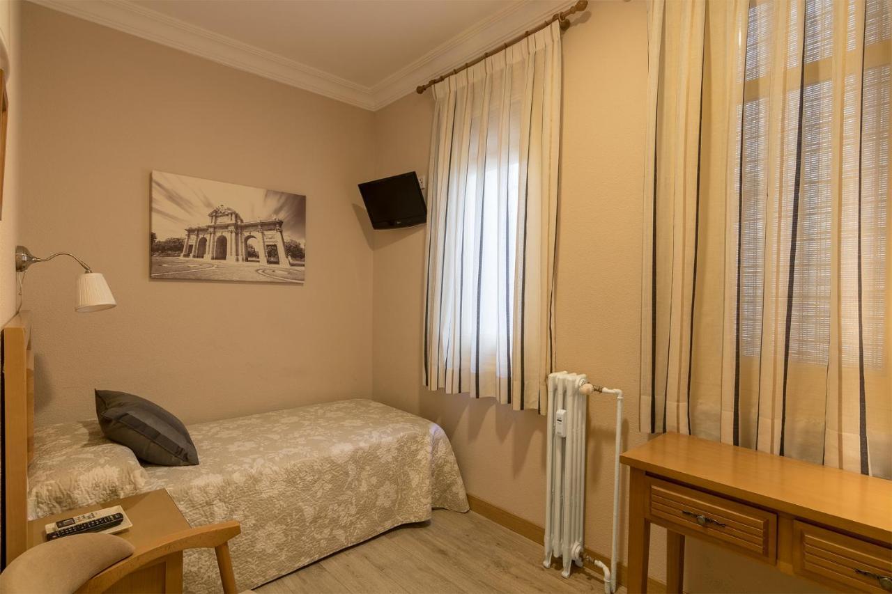 Hostal Santillan Madrid Kültér fotó