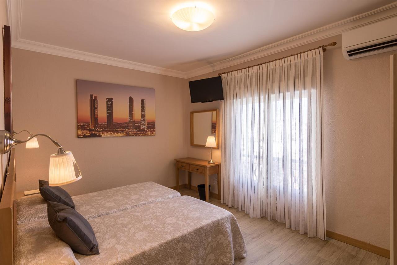 Hostal Santillan Madrid Kültér fotó