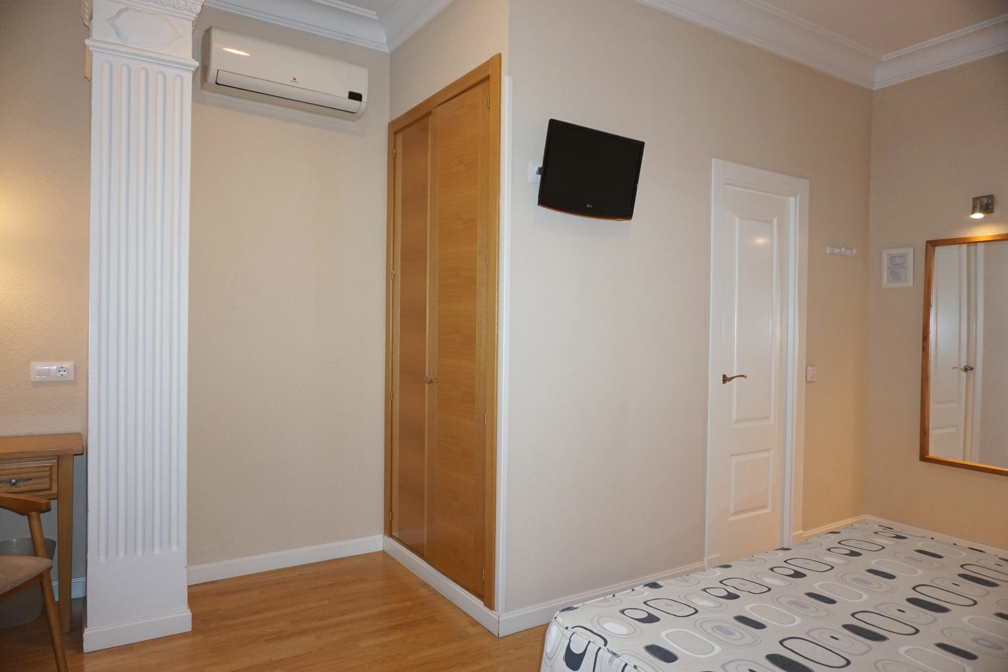 Hostal Santillan Madrid Kültér fotó