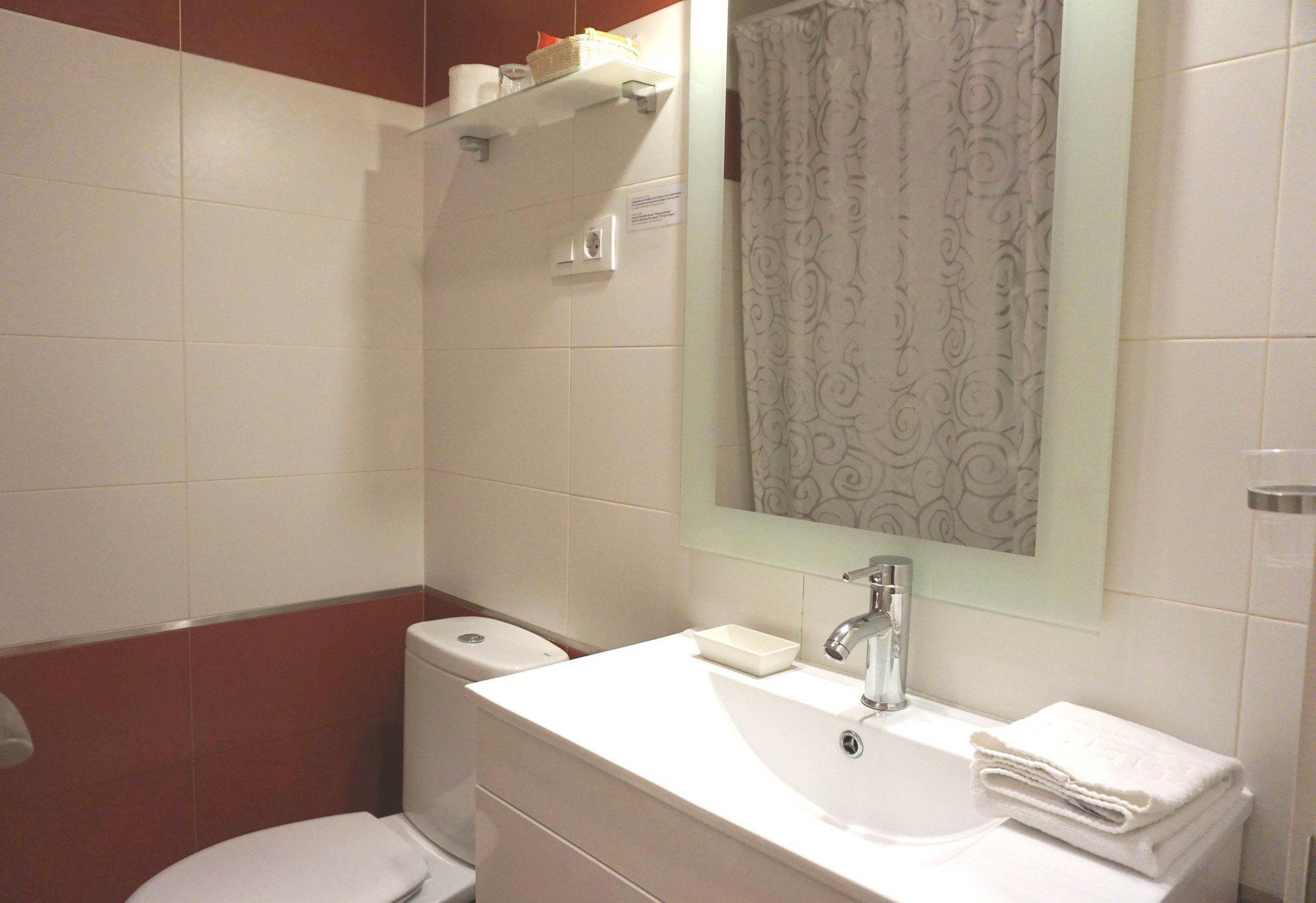 Hostal Santillan Madrid Kültér fotó