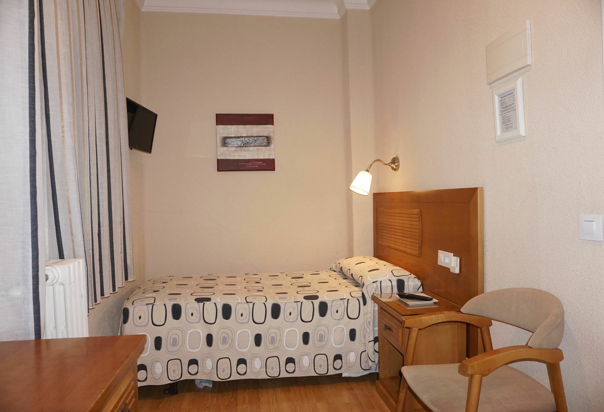 Hostal Santillan Madrid Kültér fotó
