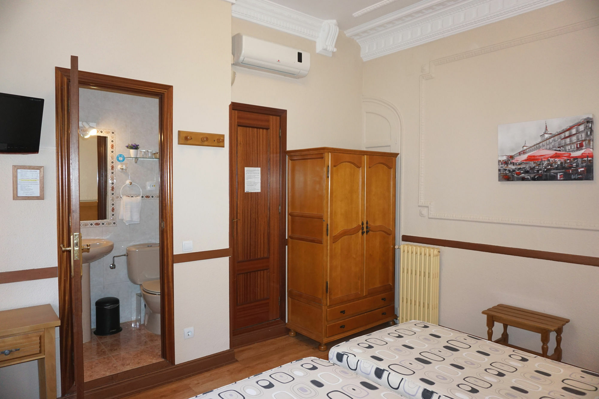 Hostal Santillan Madrid Kültér fotó
