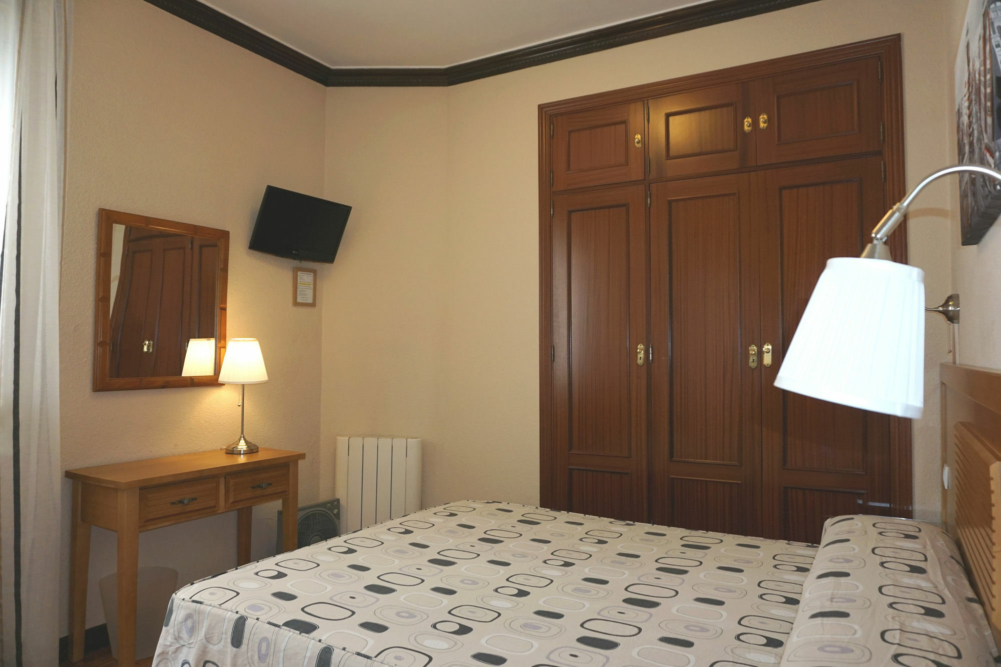 Hostal Santillan Madrid Kültér fotó