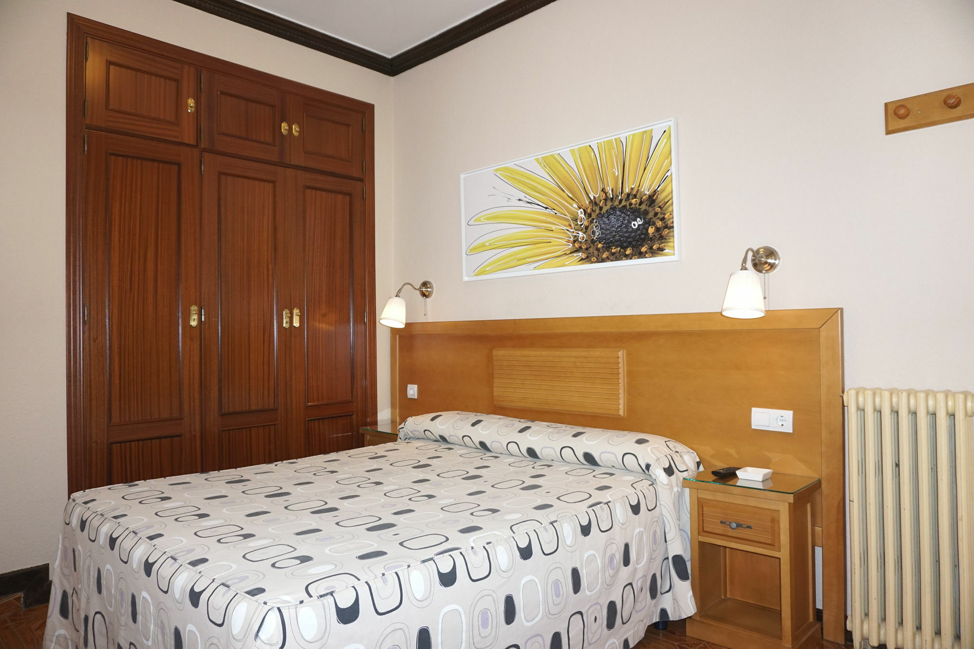 Hostal Santillan Madrid Kültér fotó