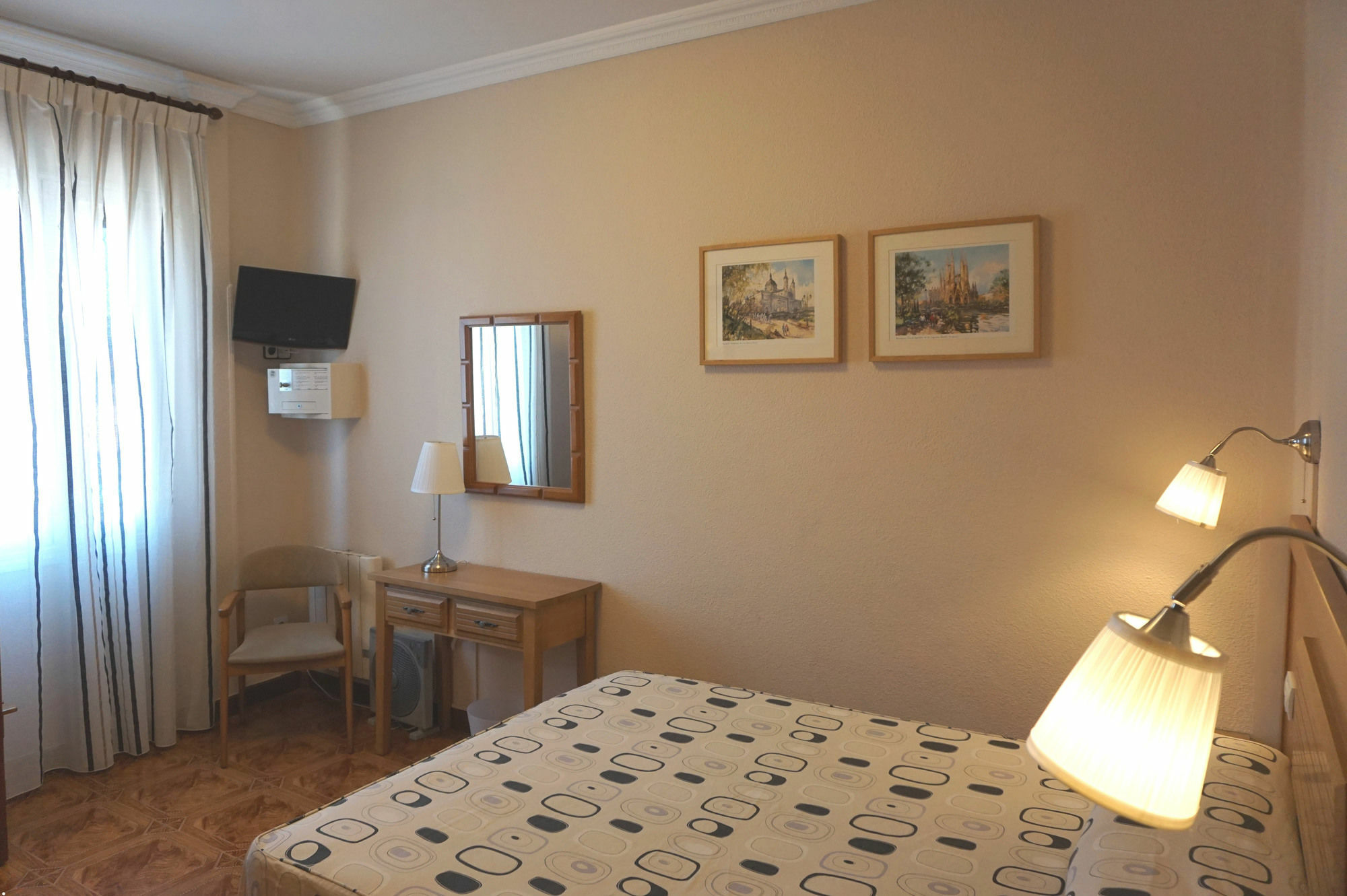 Hostal Santillan Madrid Kültér fotó