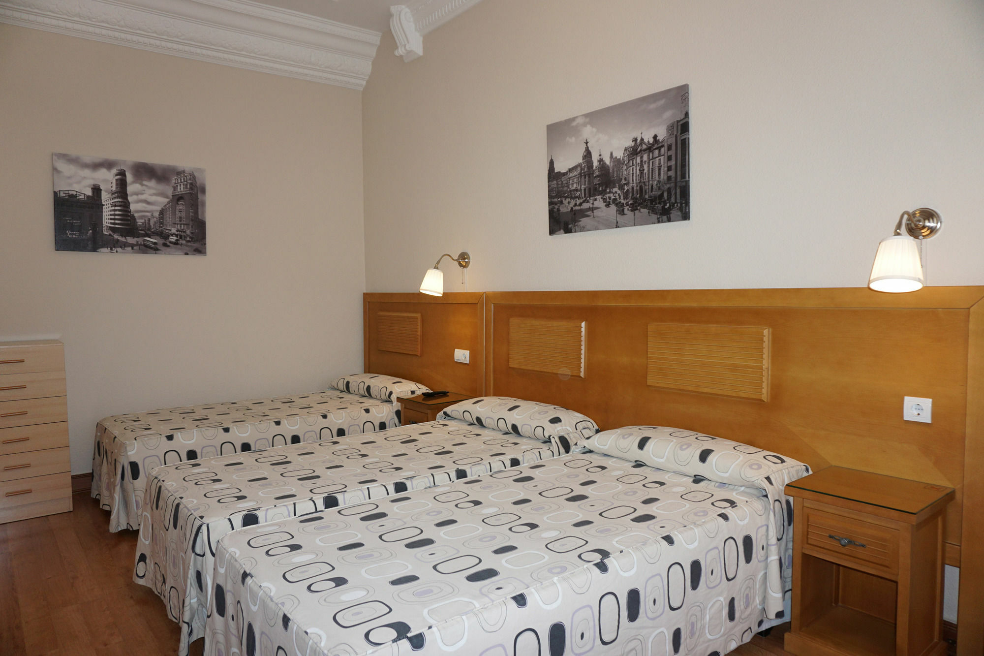 Hostal Santillan Madrid Kültér fotó