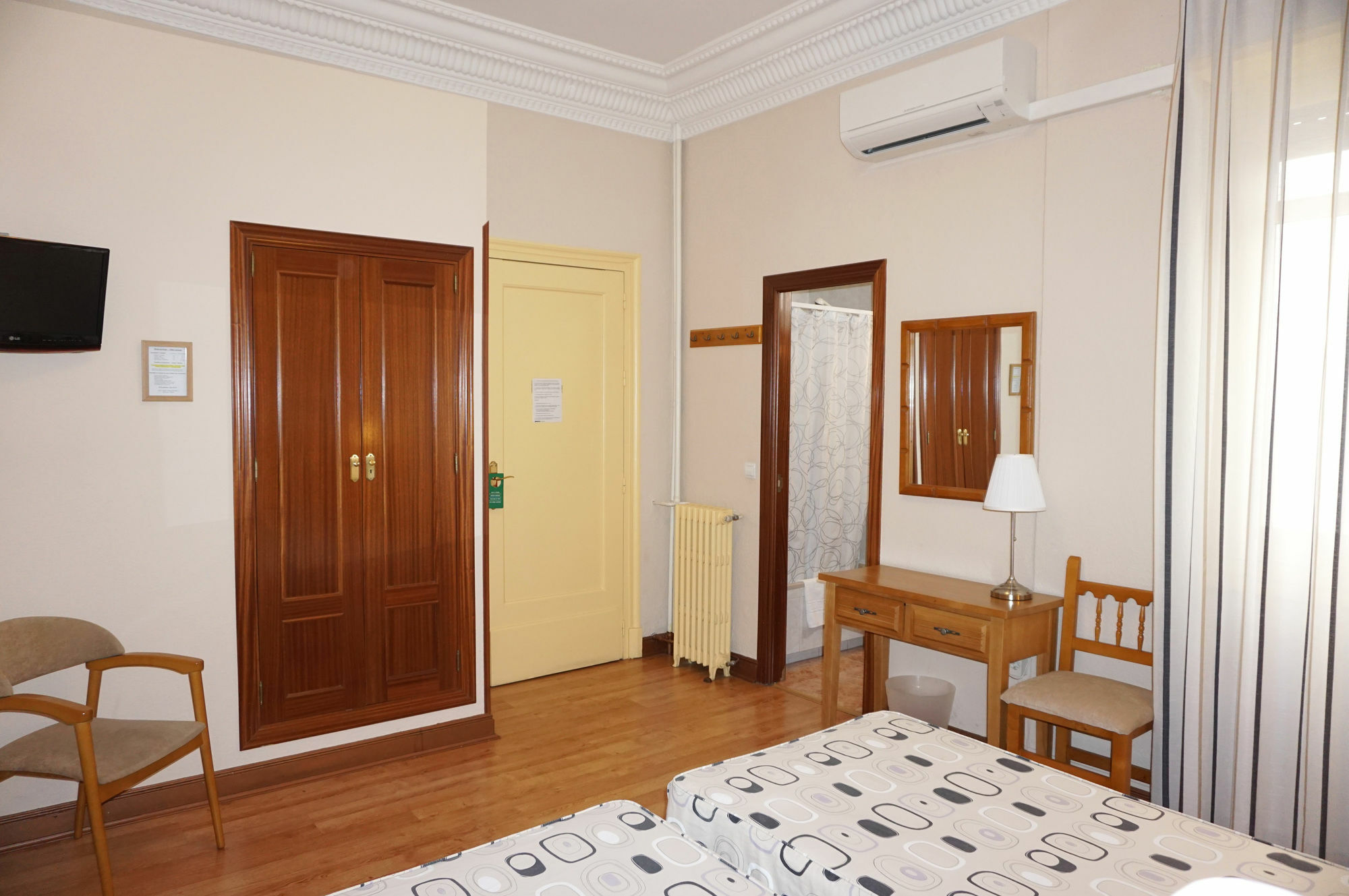 Hostal Santillan Madrid Kültér fotó
