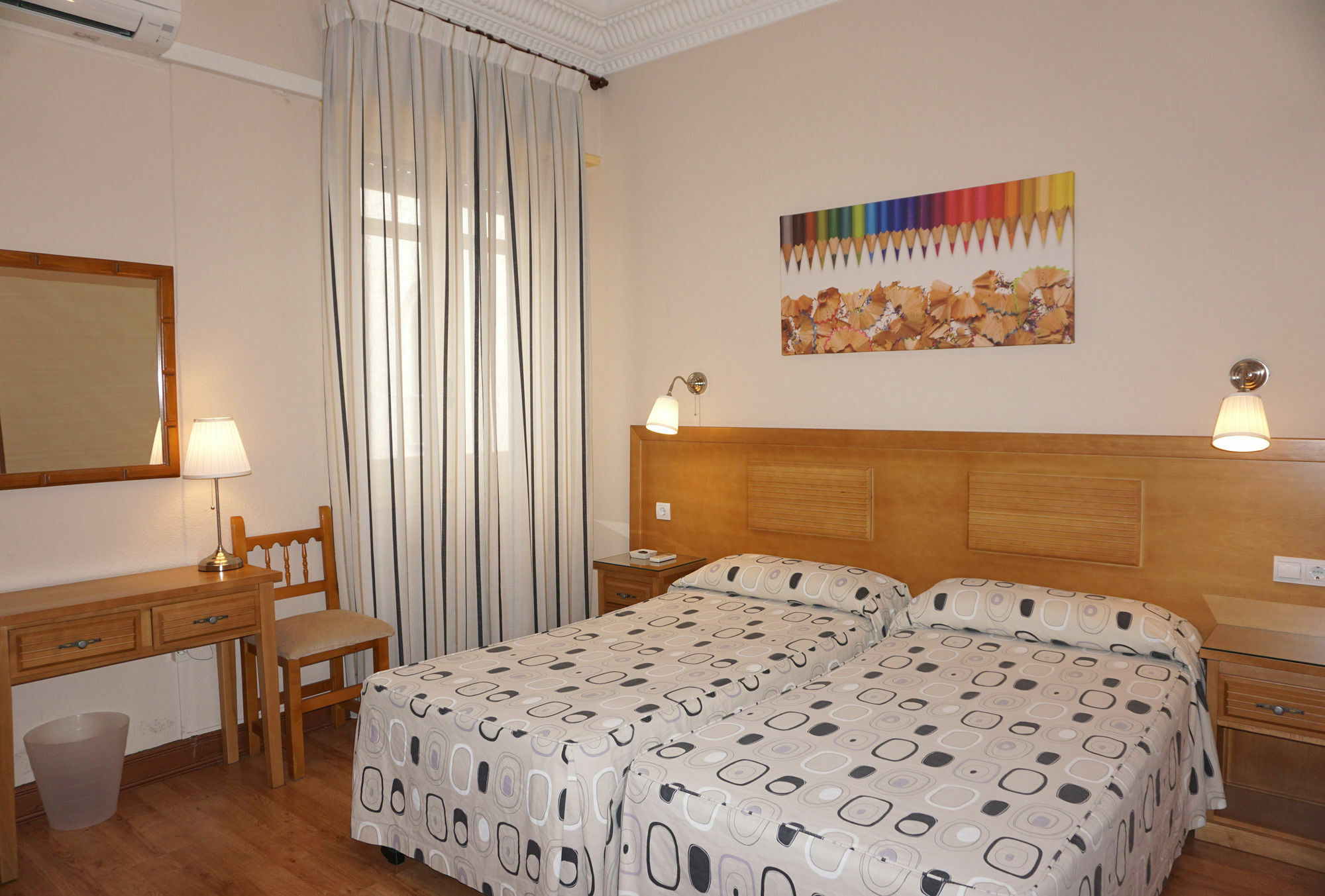 Hostal Santillan Madrid Kültér fotó