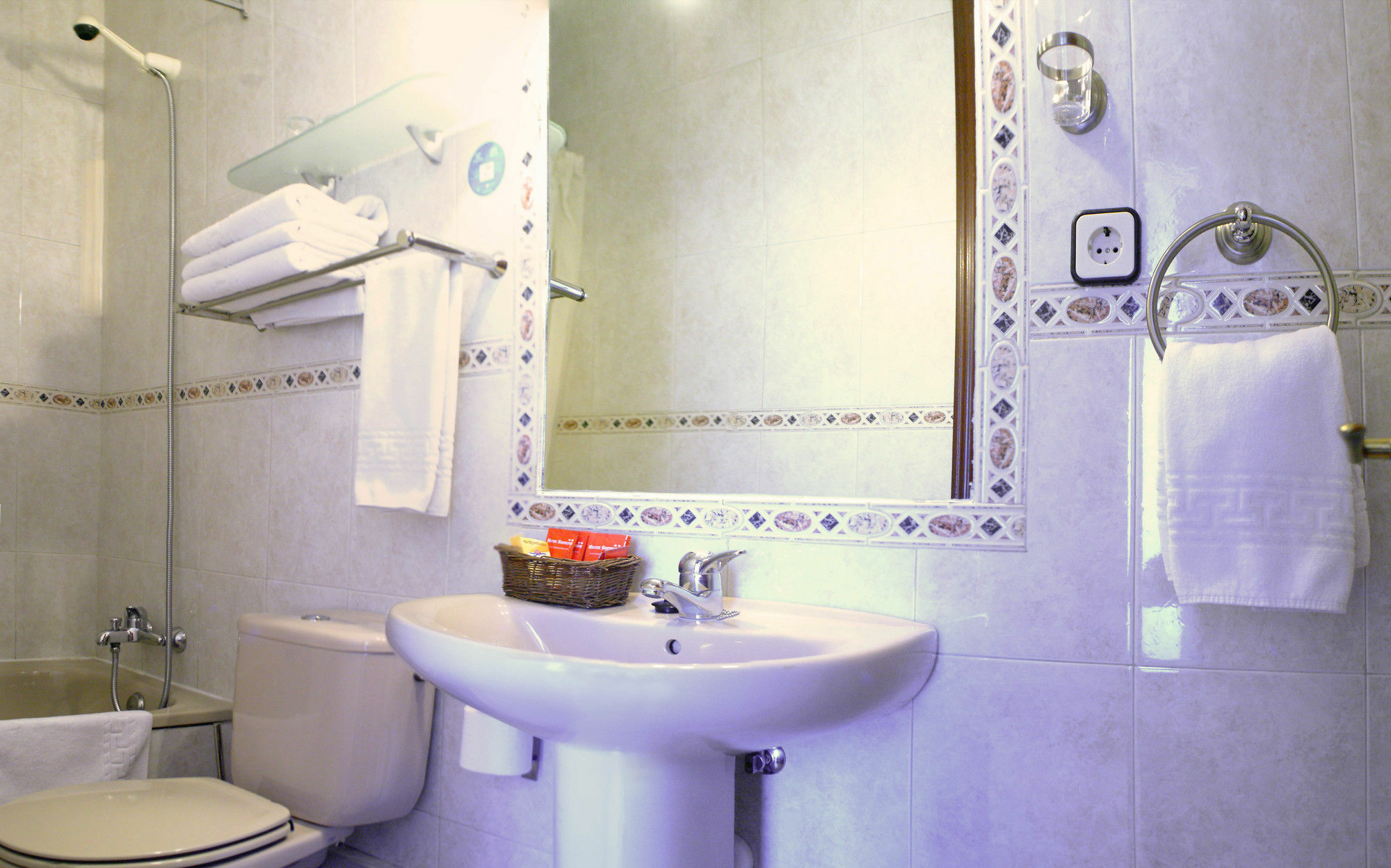 Hostal Santillan Madrid Kültér fotó